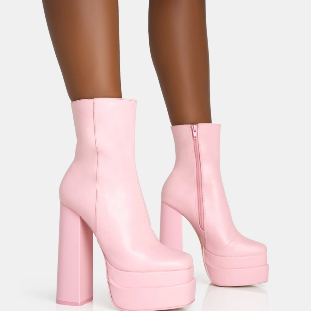 NWT Soda Chunky Bubblegum Pink Platform Go-Go Boots Size 7